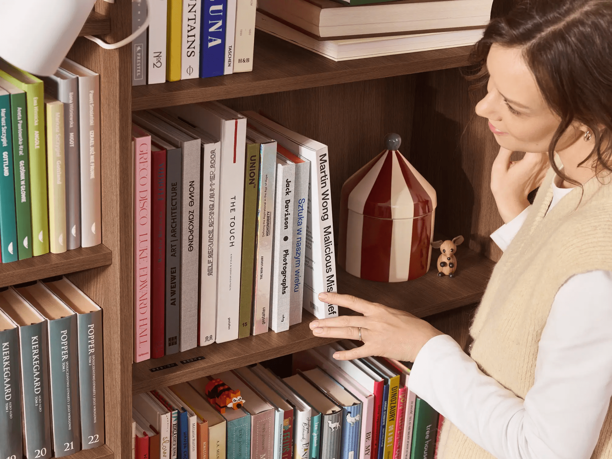 Bücherregal in Dunkles Holzimitat mit Aussen Schubladen 3