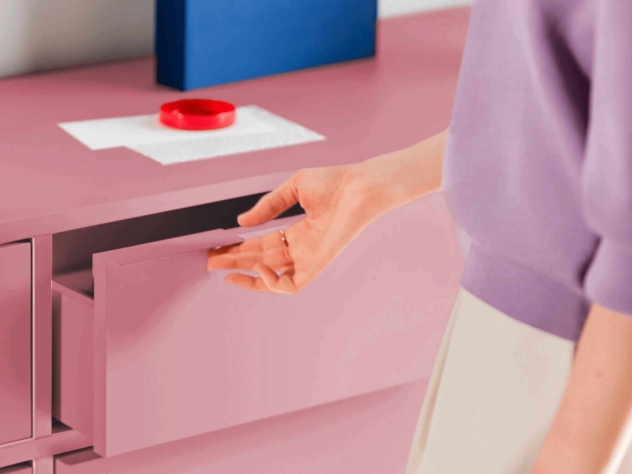 Commode en Reisinger Pink avec Panneaux Arriere et Pieds 3