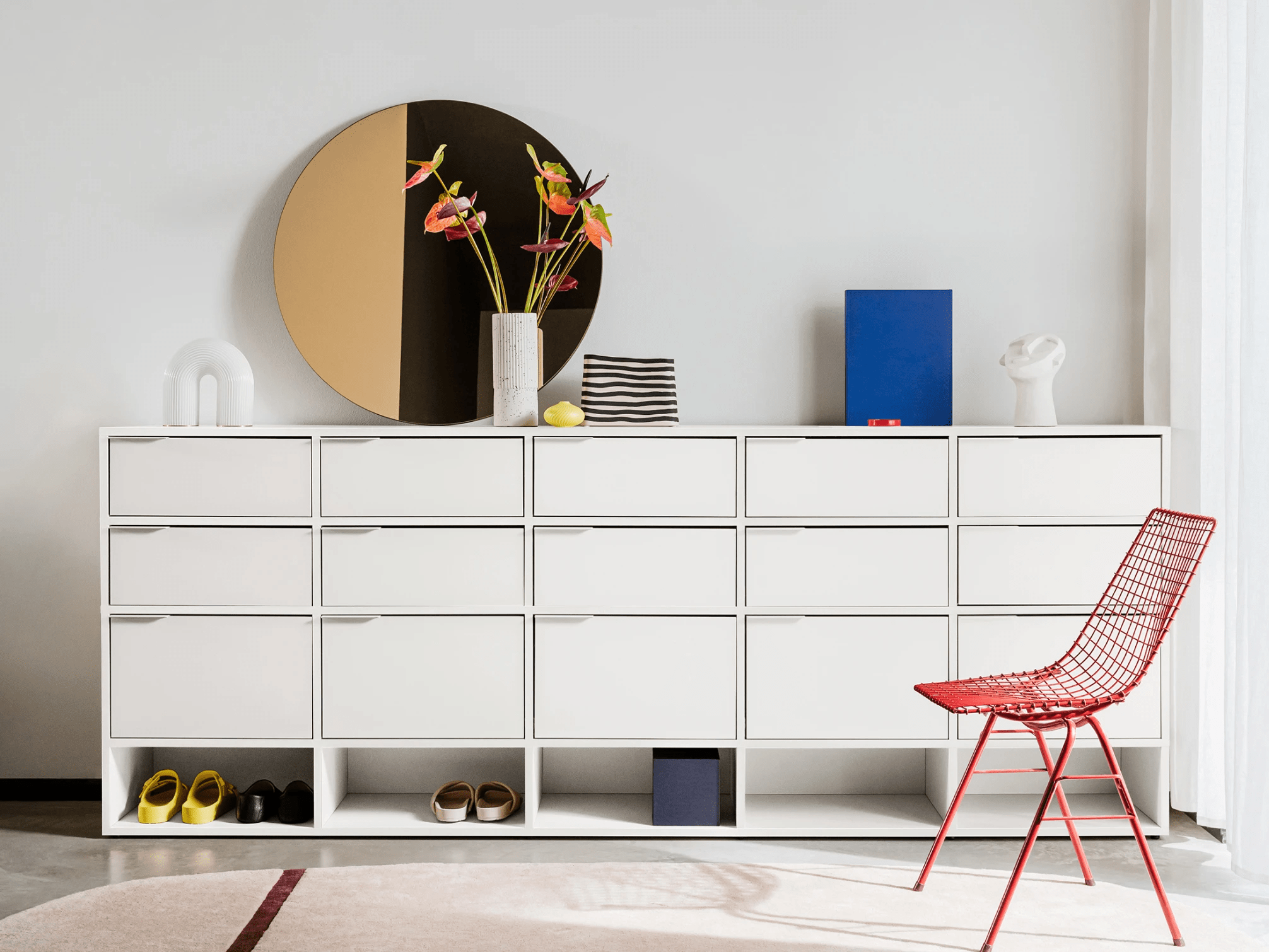 Chest Of Drawers in White with Backpanels and Legs 2