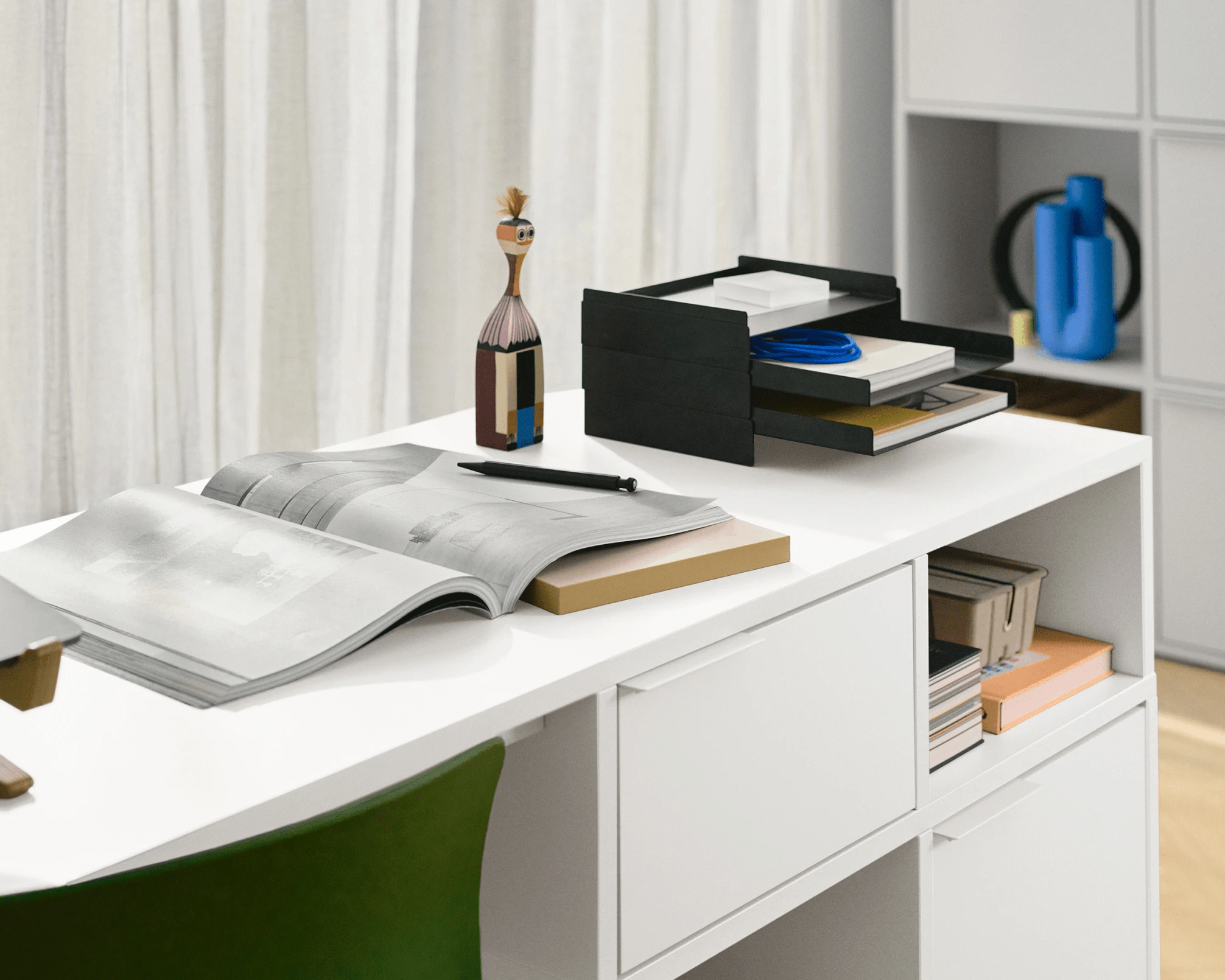 Bureau en Blanc avec Portes et Tiroirs 3