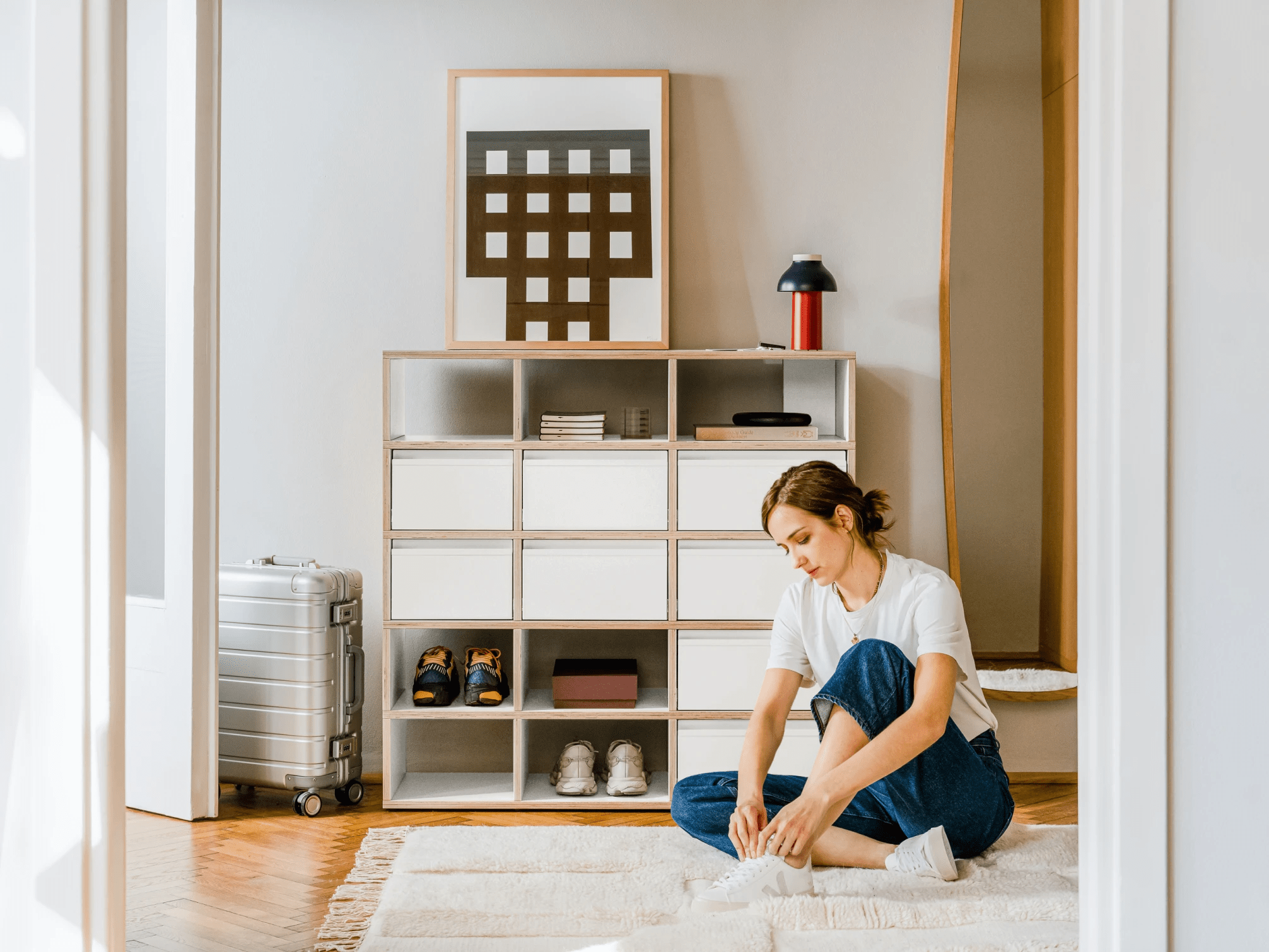 Shoe Rack in White with Drawers and Backpanels 1