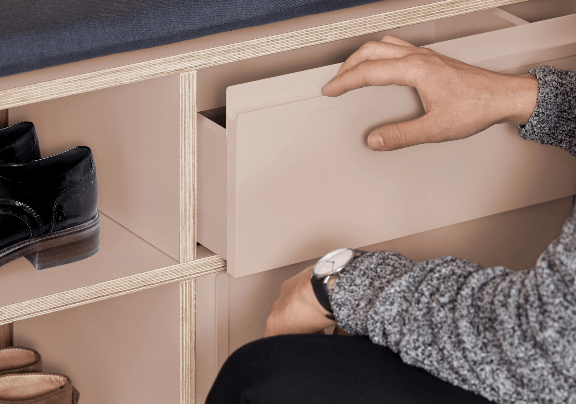 Shoe Rack in Pink with Doors and Drawers 3