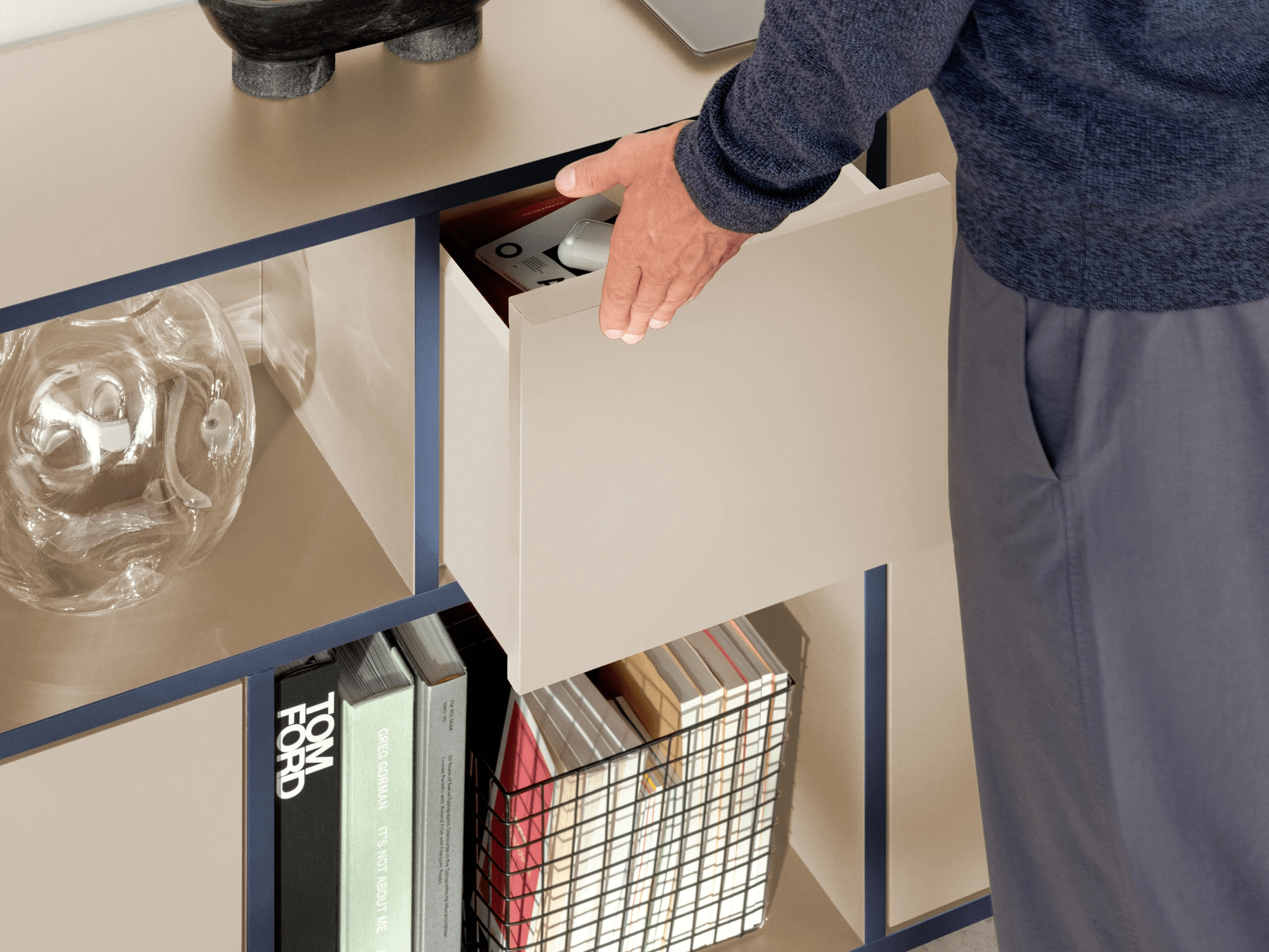 Credenza in Sabbia e Blu con Ante e Cassetti 3