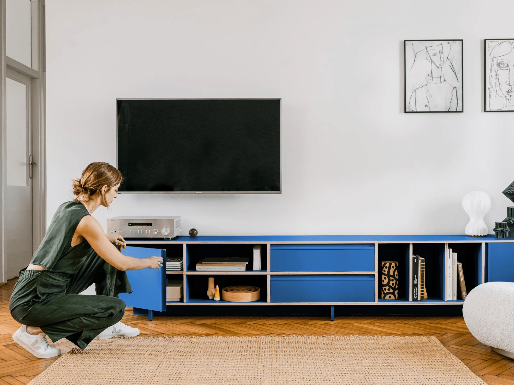 Gran Contrachapado Azul Mueble de Tv con Puertas, Cajones y Organización de Cables madera contrachapada - 320x53x40cm 2