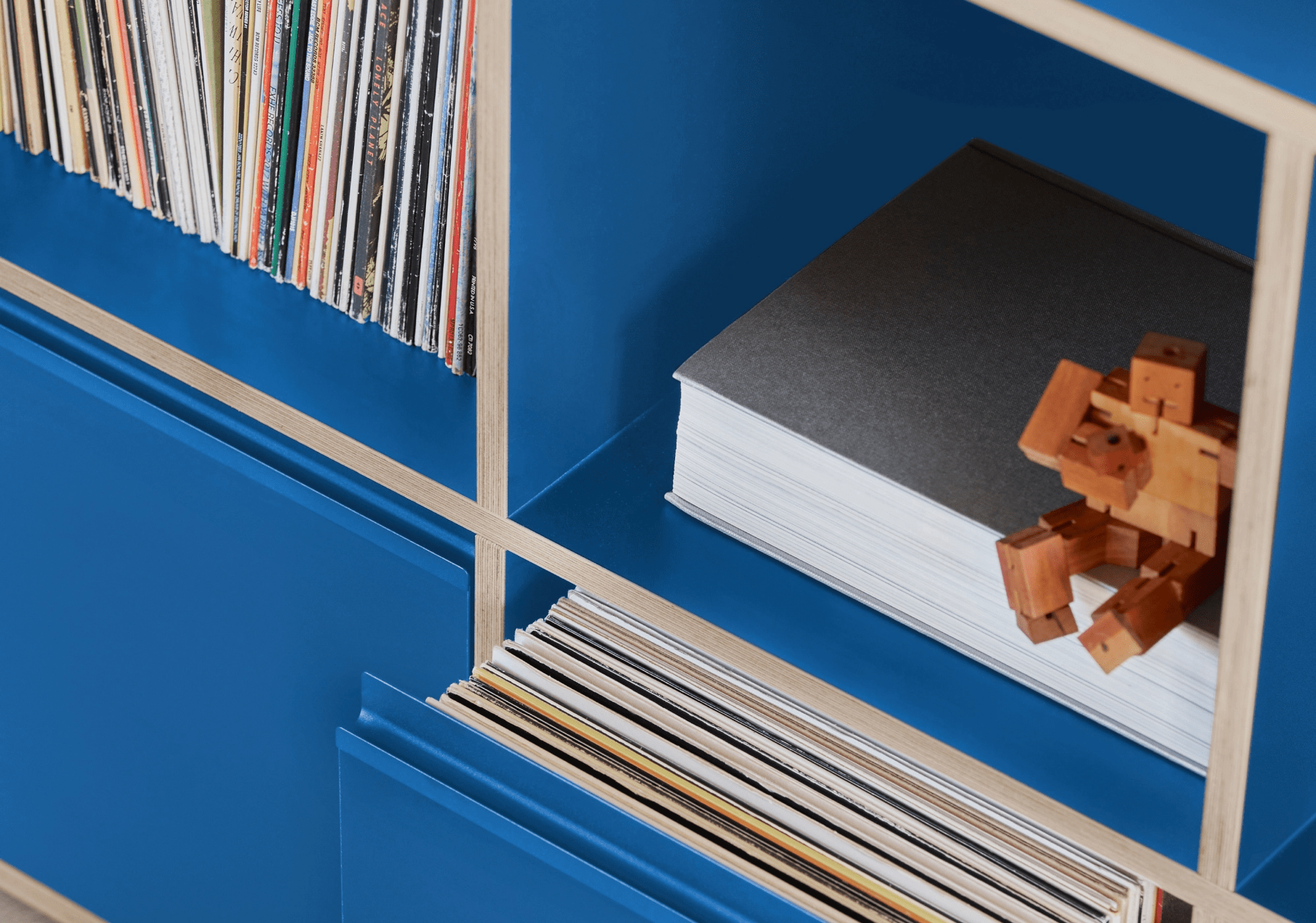 Vinyl Storage in Blue with Drawers and Backpanels 3