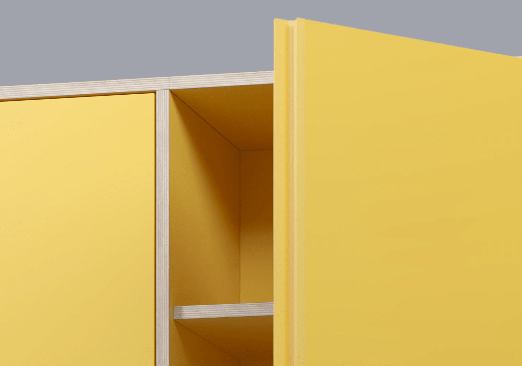 Schallplattenregal in Gelb mit Türen und Schubladen 6