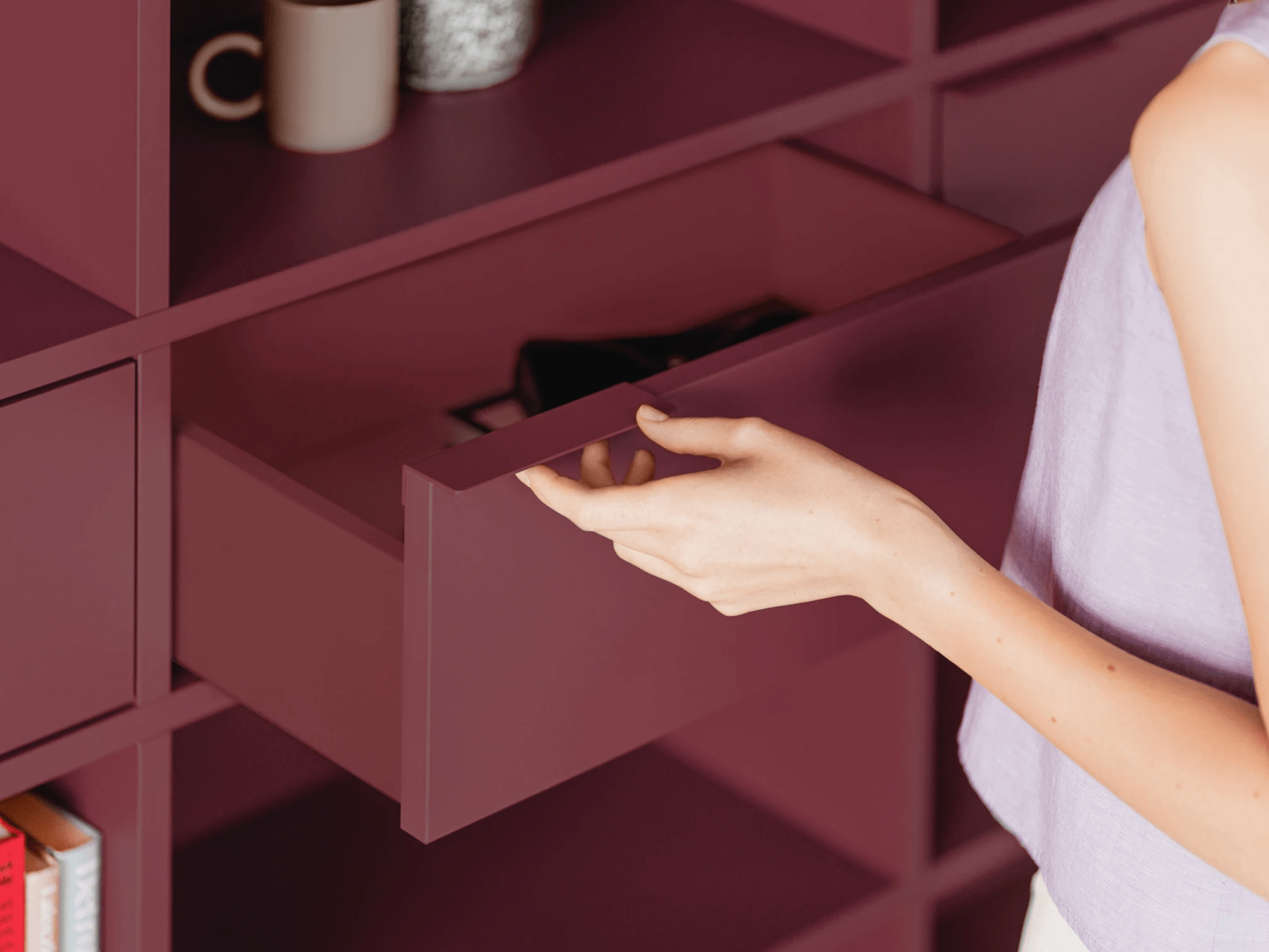 Wall Storage in Burgund with Doors and Drawers 3