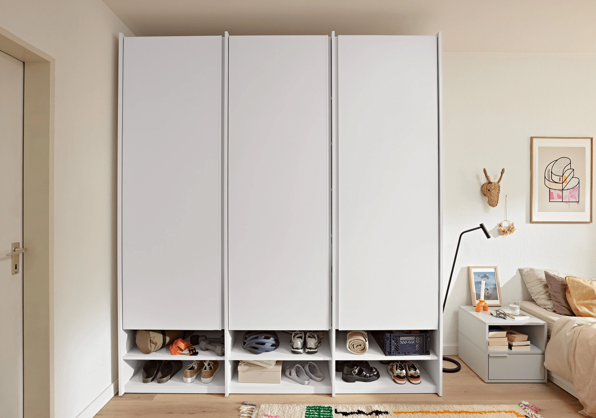 Wysoka Szeroka z 5 drzwiami szafa biały z szufladami wewnętrznymi oraz drążkiem - 355x237x42cm 1