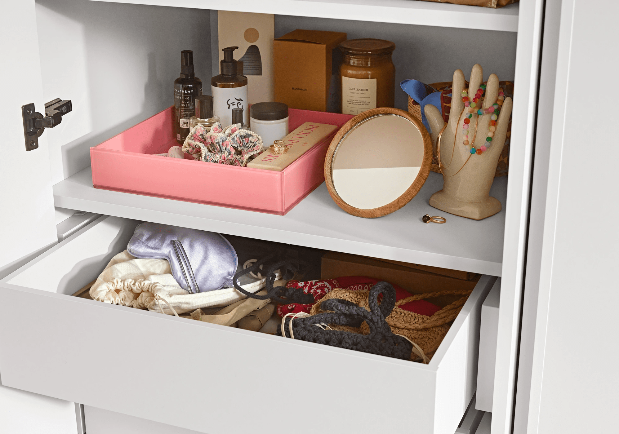 Wardrobe in White with Internal Drawers and Rail 3