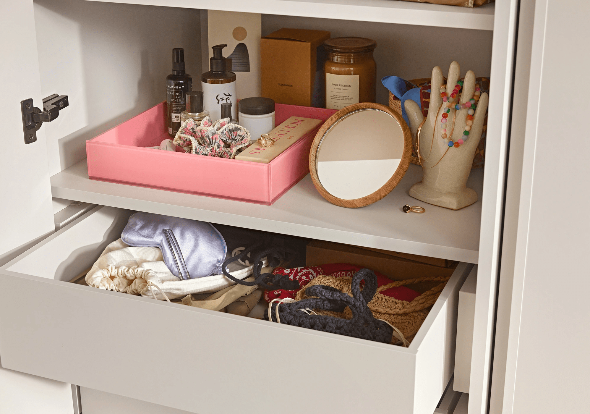 Kleiderschrank in Beige mit Innenschubladen und Kleiderstange 3