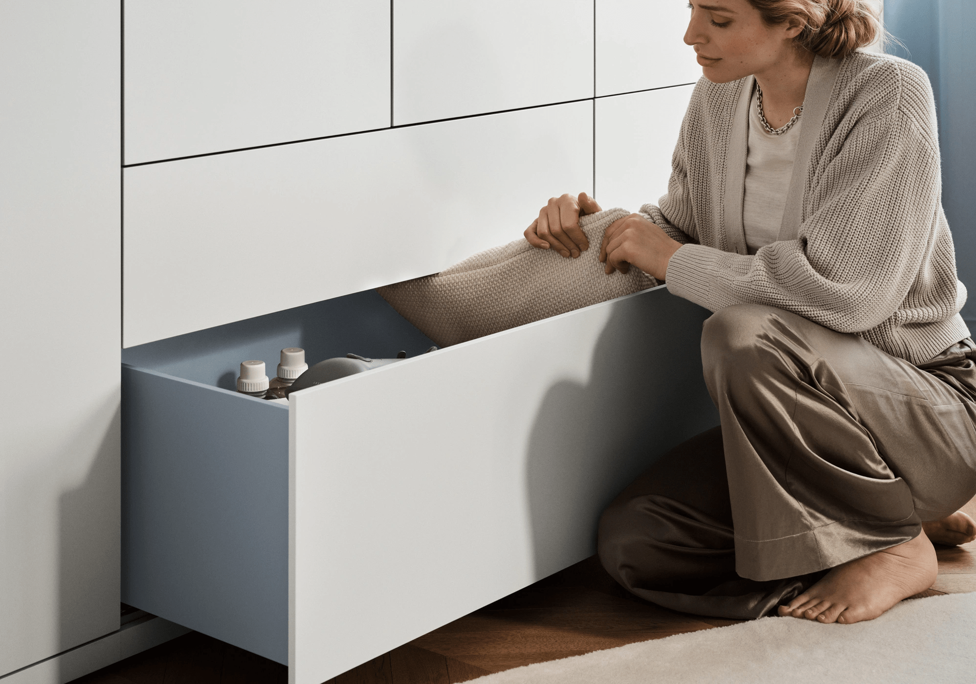 Wardrobe in White and Blue with Internal and External Drawers 3