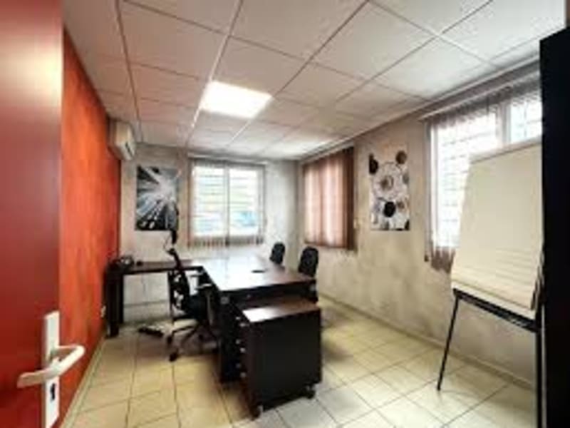 Bureau meublé 25 m² — quartier d'affaires — 1