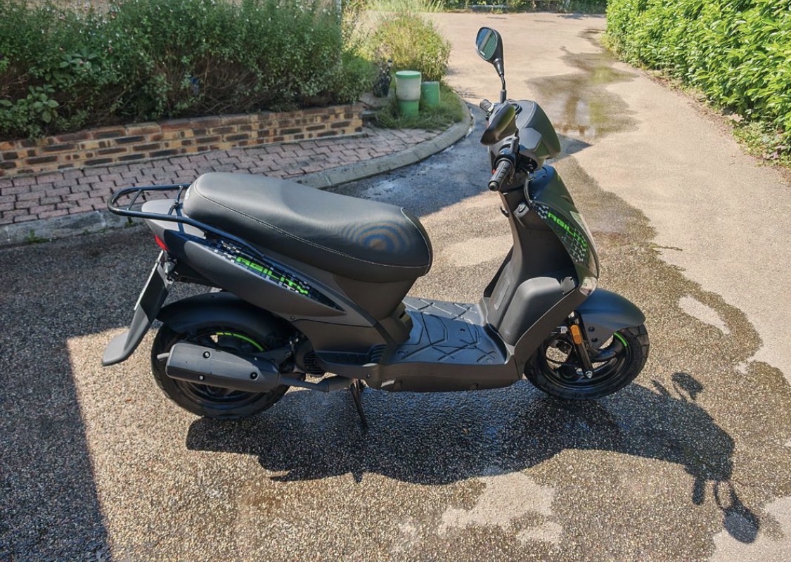 Scooter 50 noir et vert 2022