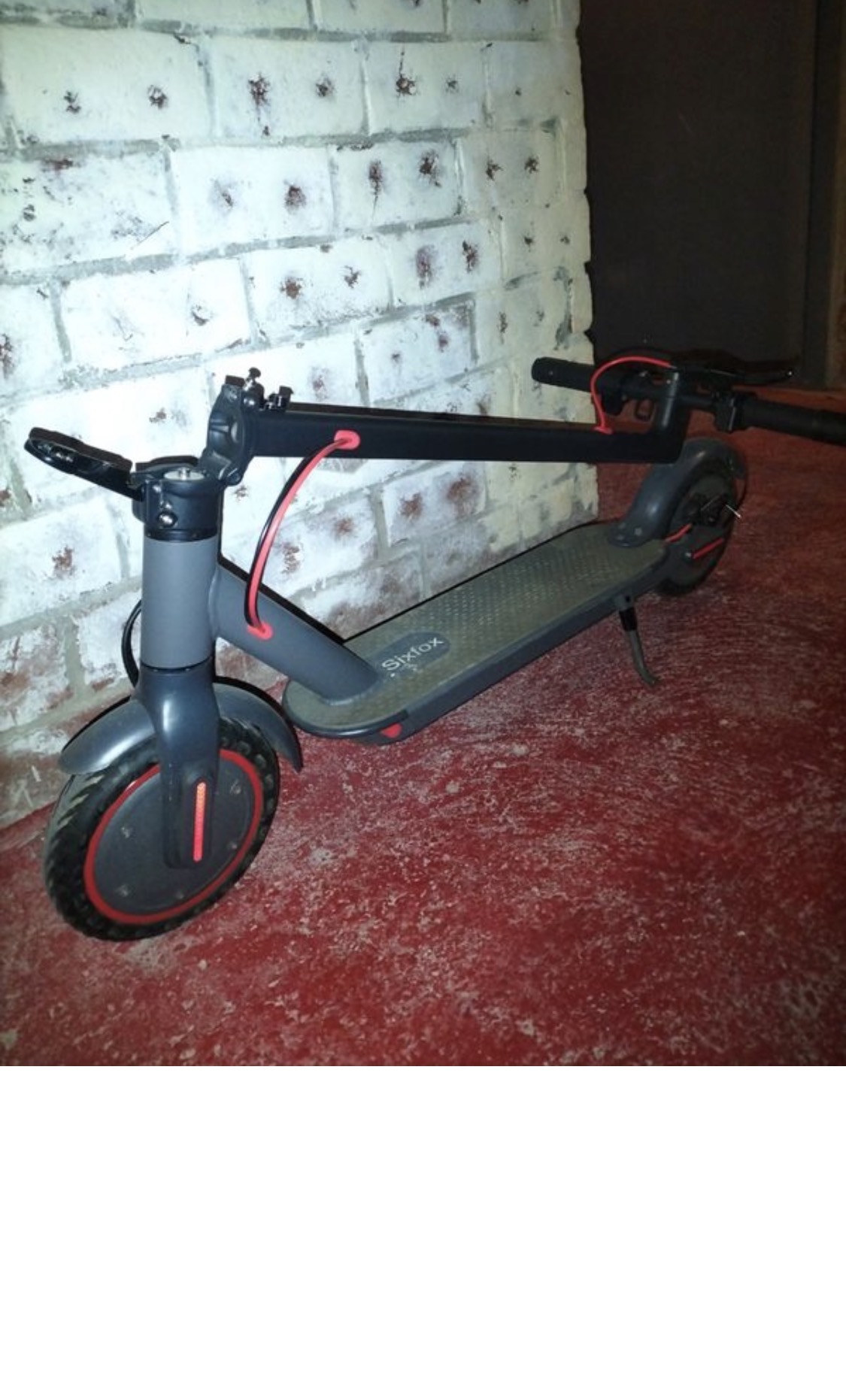 Trottinette électrique avec rétroviseurs