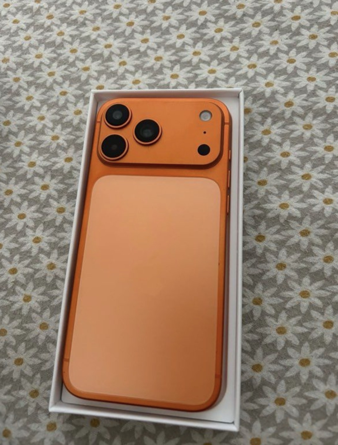 iPhone 17 Pro 256 Go orange cosmique — neuf — 2/2