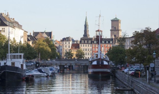 billede til SAS-purseren, der guider i København
