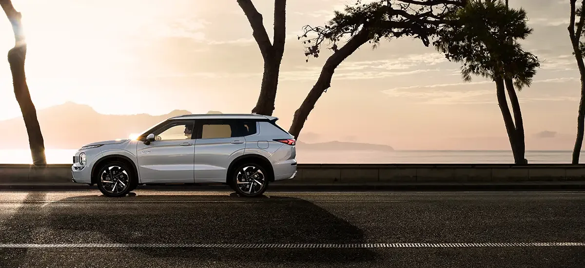 Mitsubishi Outlander-phev - miniatura 4