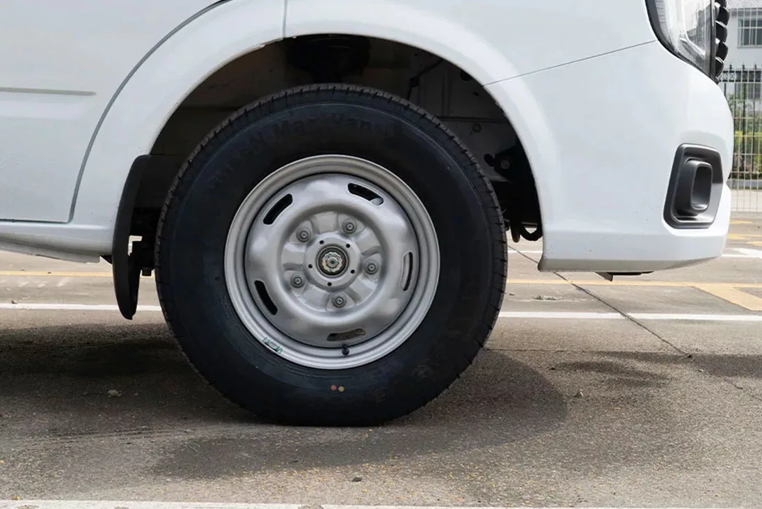 JMC Touring Cargo - miniatura 2