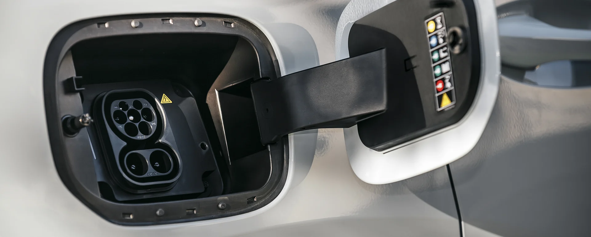 Soueast S06 PHEV - miniatura 5