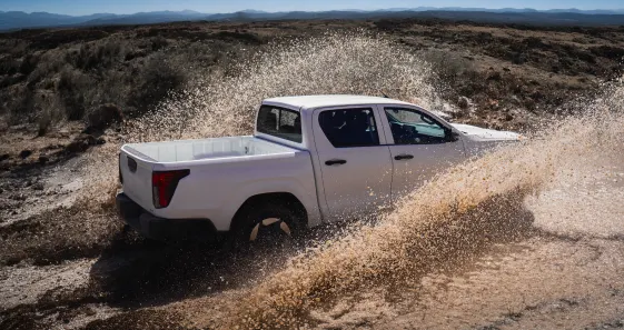 Toyota Hilux BEV - miniatura 4