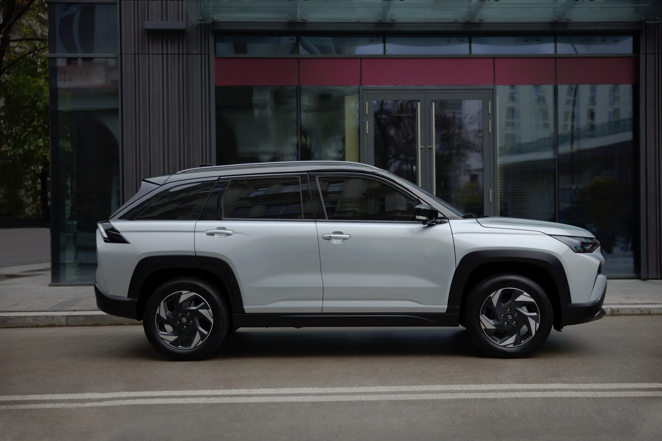 Suzuki Grand Vitara Hybrid - miniatura 3