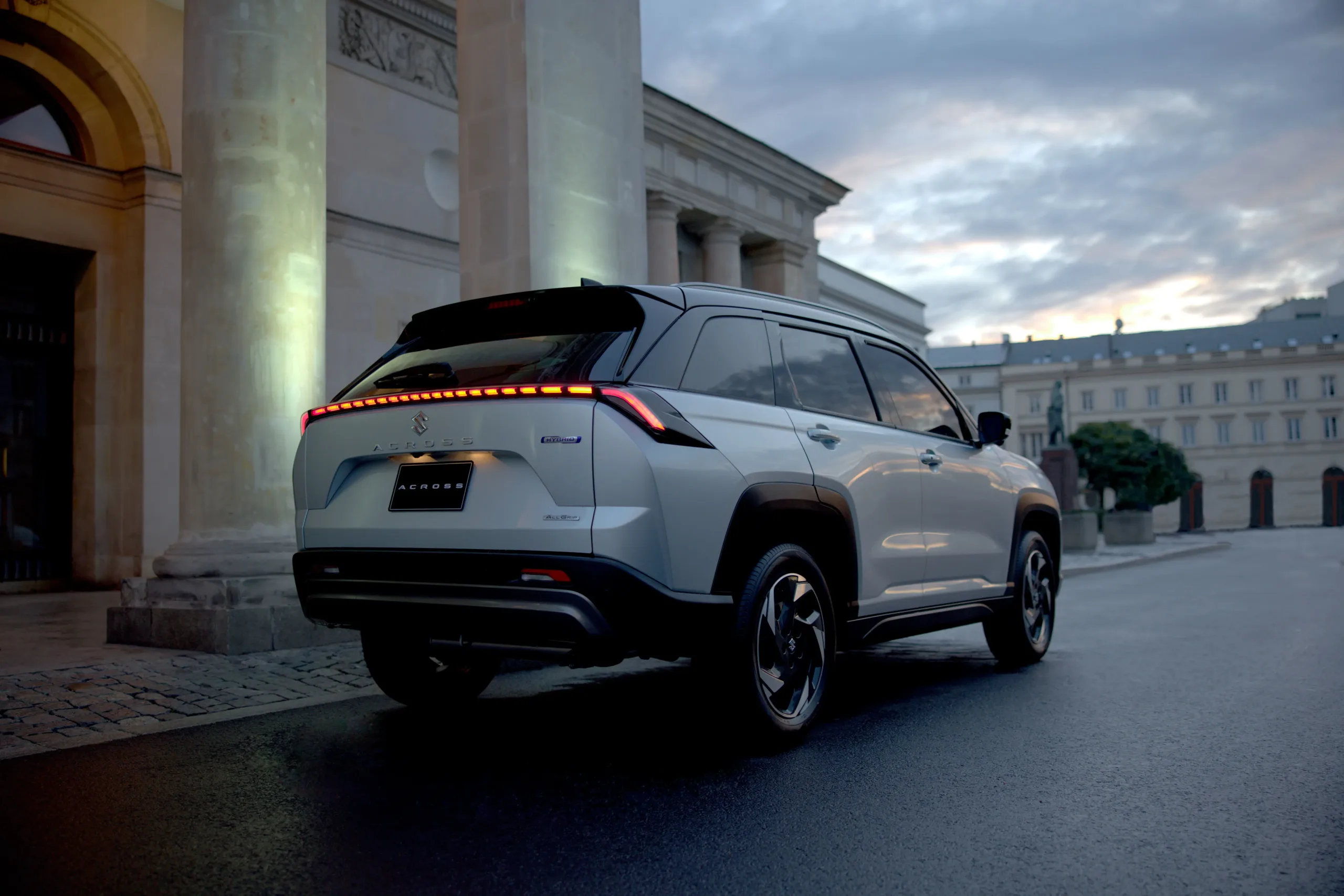 Suzuki Grand Vitara Hybrid - miniatura 4
