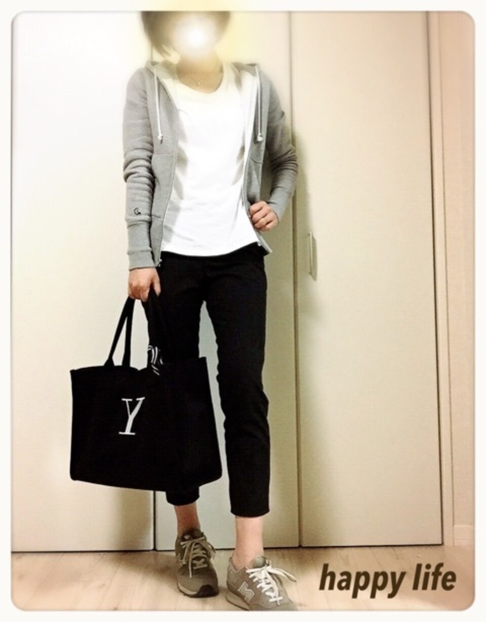 パーカー グレー フード付き ジップアップ ドレステリア Uv X Gu トップス Uネック Tシャツ ホワイト 無地 X アンクルパンツ 七分丈 タックパンツ ブラック X ニューバランス スニーカー シューズ グレー X マッドパイ ブラック イニシャル トートバッグのコーディネート パーカー グレー フード付き ジップアップ ドレステリア Uv X Gu トップス Uネック Tシャツ ホワイト 無地 X アンクルパンツ 七分丈 タックパンツ ブラック X ニューバランス スニーカー シューズ グレー X マッドパイ ブラック イニシャル トートバッグのコーディネート