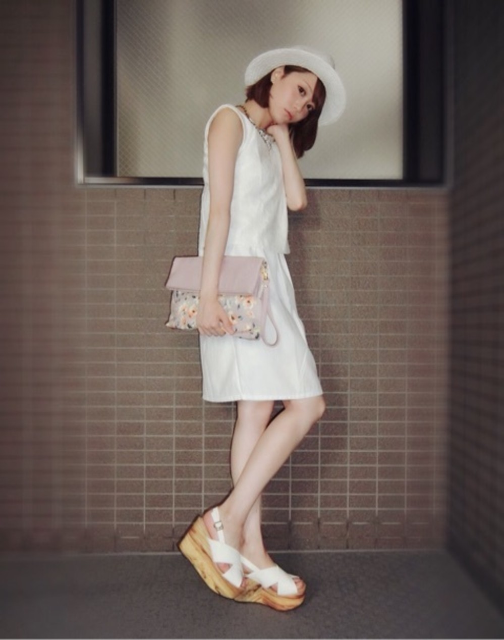 美品　 アダバット ノースリーブ ワンピース　ストレッチ　プリーツ　白 美品 アダバット ノースリーブ ワンピース ストレッチ プリーツ
