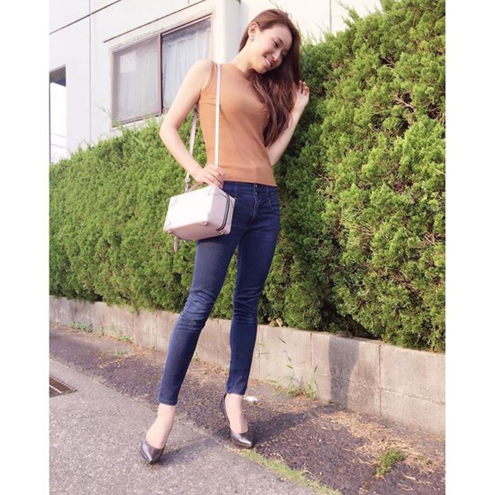 ノースリーブ ニット ハイネック x スキニー パンツ デニム ブルー x