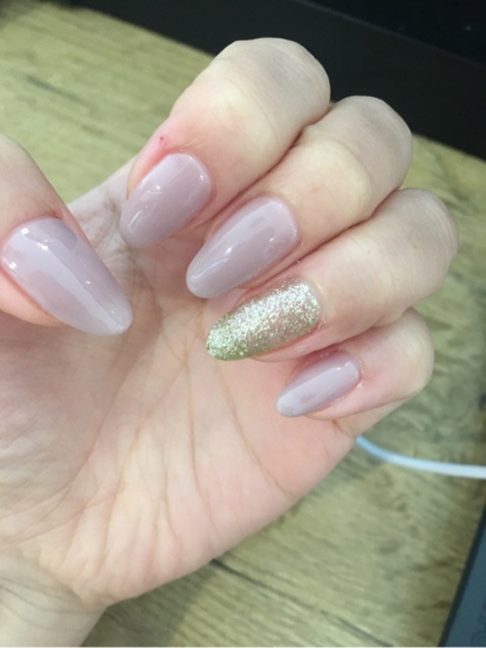 コンサバ フェミニン きれい系で使えるゴールド クリアベージュ ワンカラーのネイルデザイン ネイルアート 井上あずさ