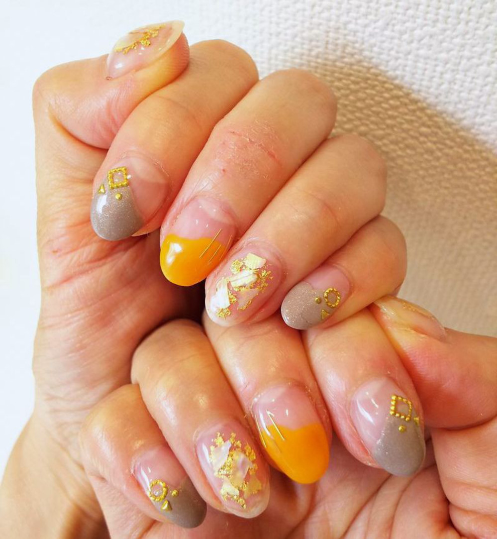 コンサバ フェミニン キレイ系で使えるイエロー ゴールド フレンチ グレーのネイルデザイン ネイルアート 秋色ネイル さちぷぅ コンサバ フェミニン キレイ系で使えるイエロー ゴールド フレンチ グレーのネイルデザイン ネイルアート 秋色ネイル さちぷぅ