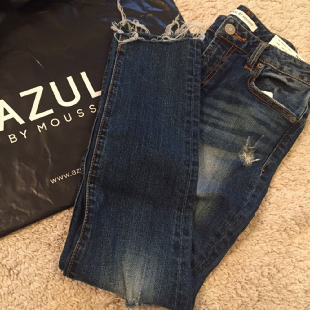 ネイビー ダメージ デニムパンツ AZUL by moussy（アズールバイ