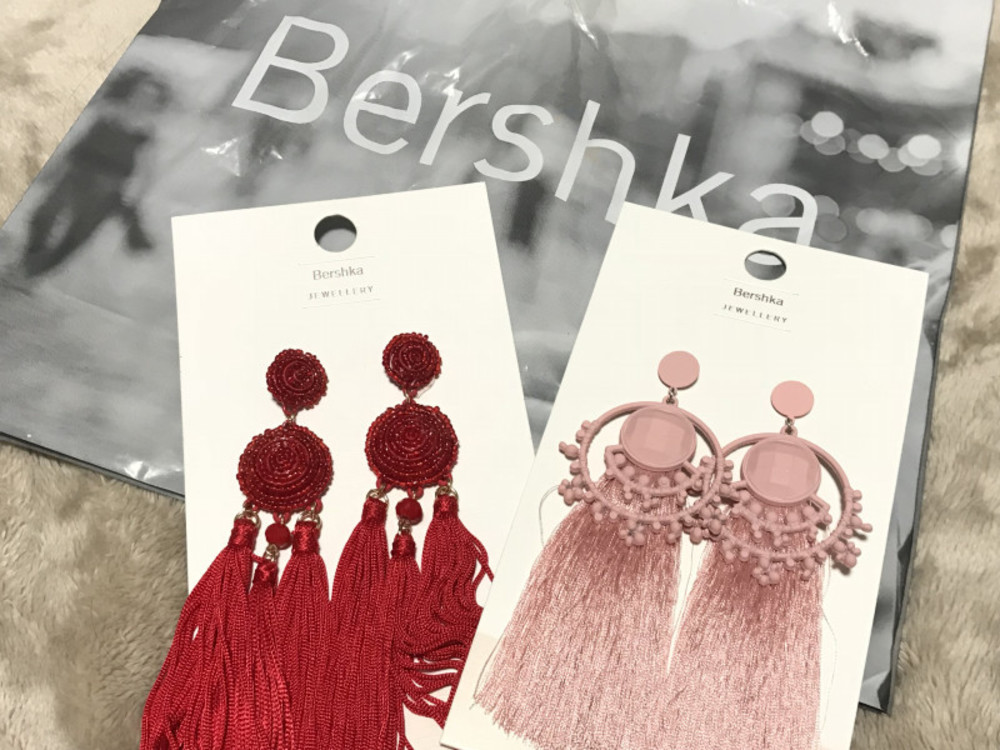 レッド ピアス タッセル bershka（ベルシュカ） 大ぶり x bershka（ベルシュカ） ピンク 大ぶり タッセル ピアスのファッションアイテム  | Yagi Yagiza | #CBK