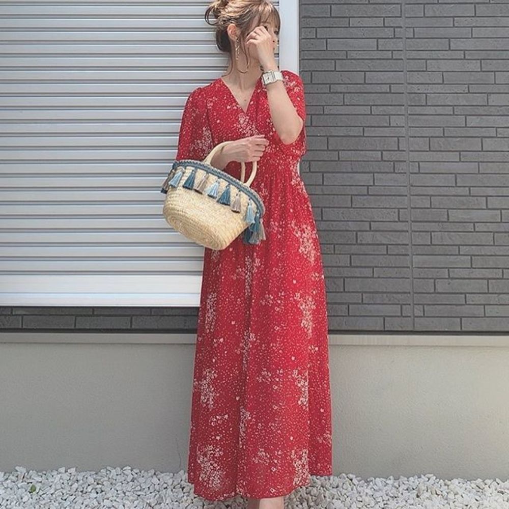 ベージュ カゴバッグ タッセル X Fifth フィフス レッド ワンピース 花柄 ロング カシュクールのコーディネート 浴衣に負けない 華やかな花柄のワンピース Cbk カブキ ベージュ カゴバッグ タッセル X Fifth フィフス レッド ワンピース 花柄 ロング カシュクールのコーディネート 浴衣に負けない 華やかな花柄のワンピース Cbk カブキ