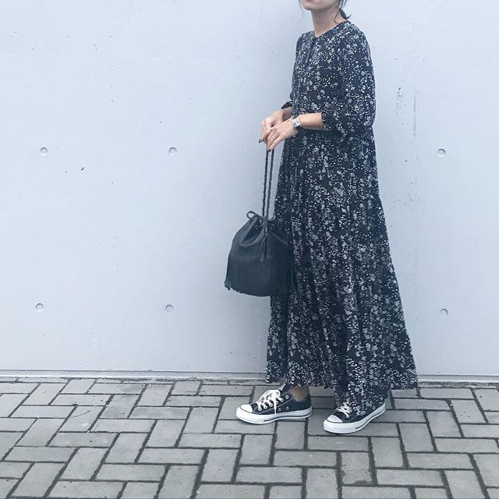 スペイン発送 ZARA ショートショルダードレス 上品カジュアル スペイン発送 ZARA ラバー刺繍ショートドレス 上品カジュアル