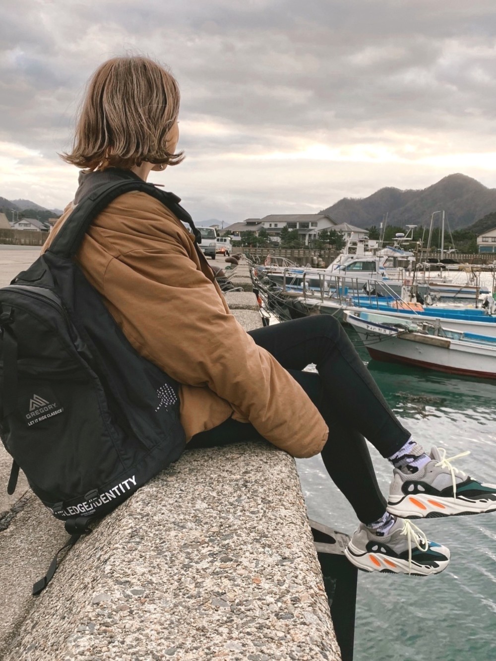 カジュアル 冬 シンプル メンズライク ストリートで使えるブラック リュック Gregory グレゴリー X ブラック パンツ スキニー カジュアル 冬 シンプル メンズライク ストリートで使えるブラック リュック Gregory グレゴリー X ブラック パンツ スキニー