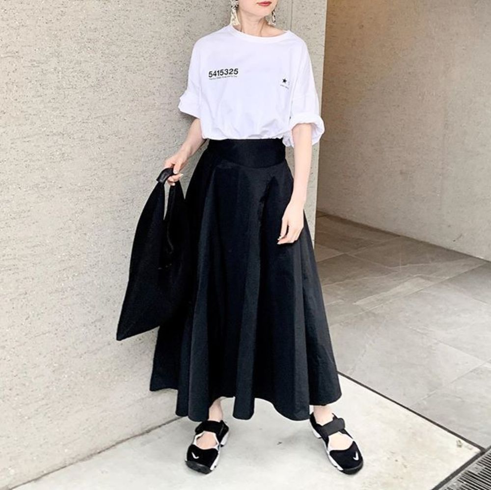 MM6 エムエムシックス ドレープデザインスカート　ブラック MM6 エムエムシックス ドレープデザインスカートブラック