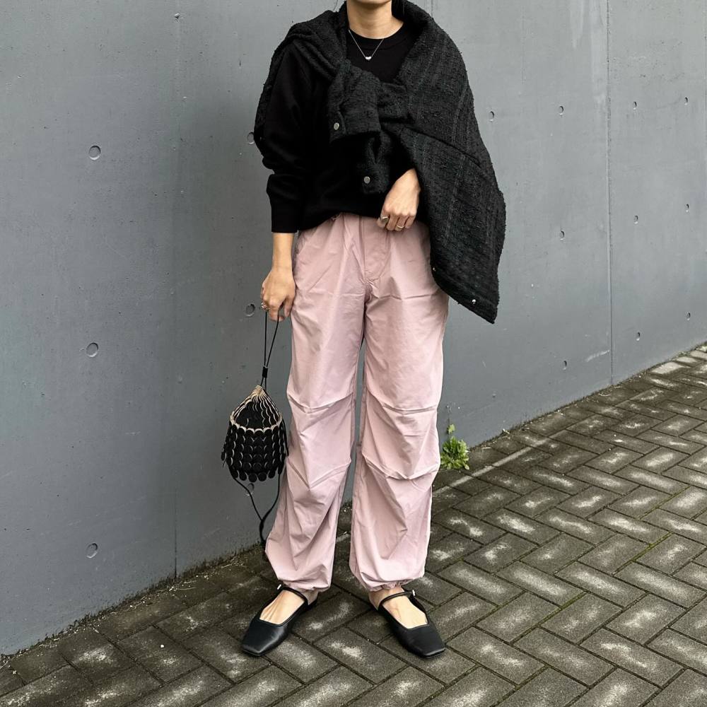 ピンク パラシュートパンツのコーディネート一覧（レディース） | #CBK