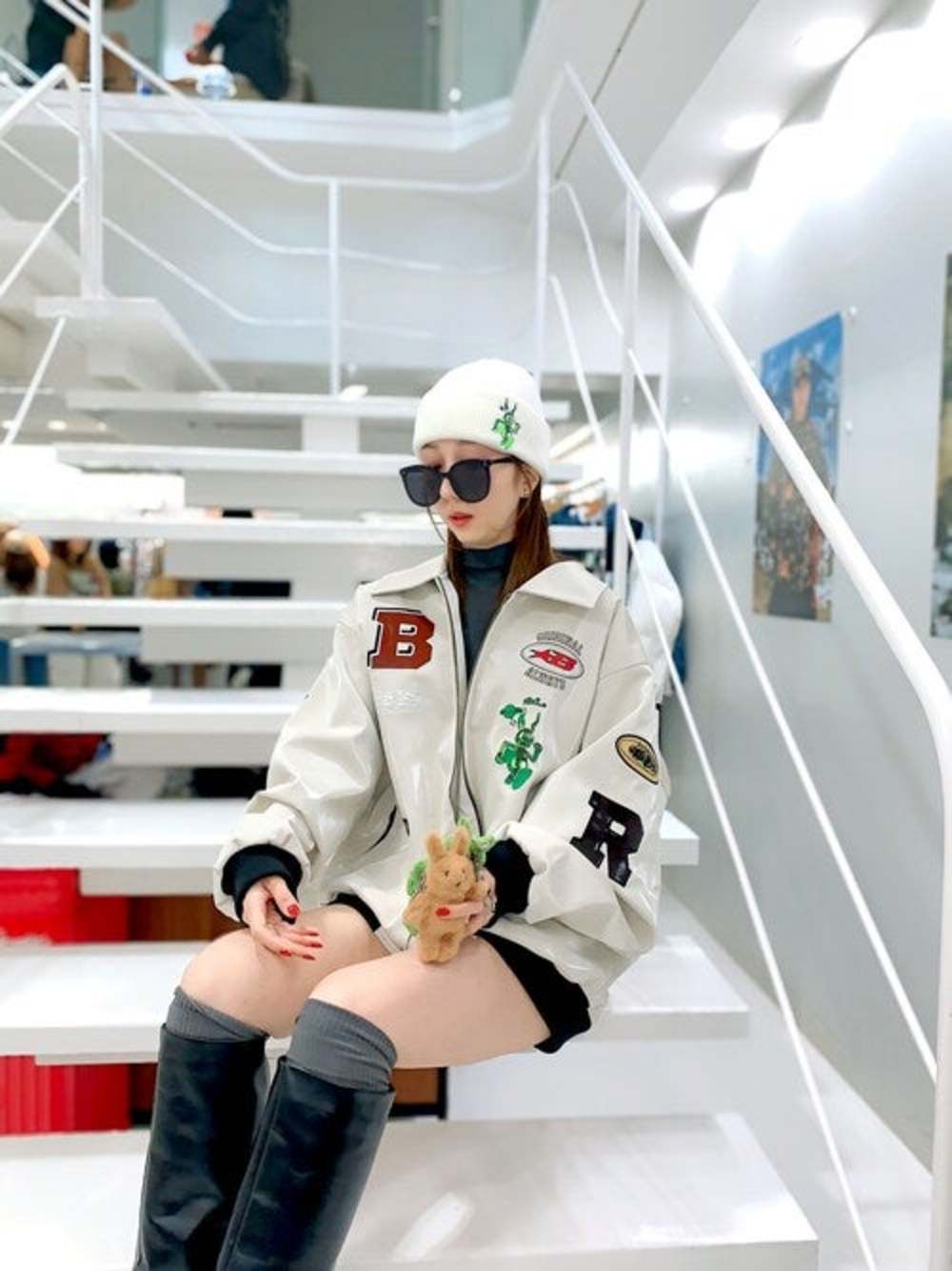 ブラック ニーハイソックスのコーディネート一覧（レディース