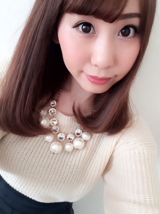 存在感のある大ぶりパールでシンプルな服も華やかにグレードアップ！ 顔周りの光りもので－3才フェイスに♪ 