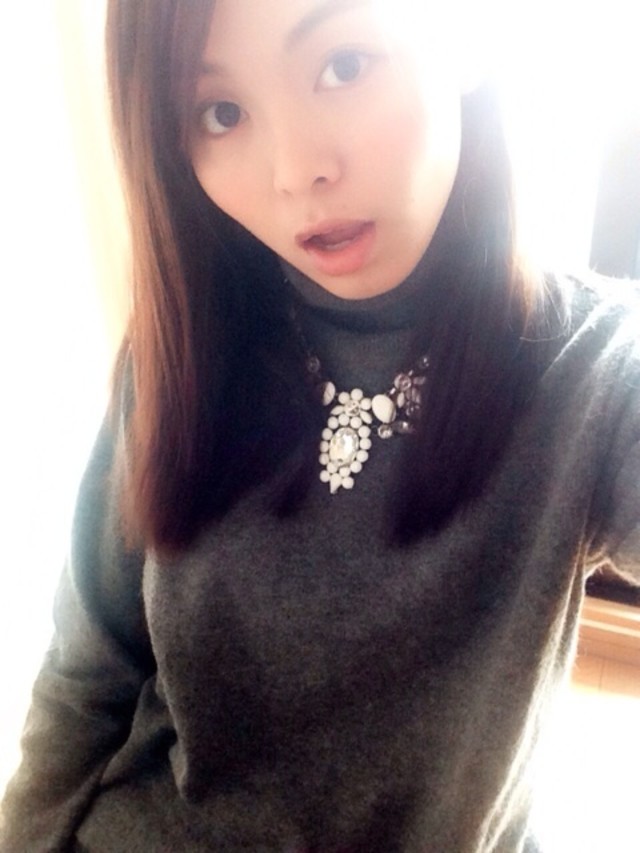 大きめアクセで顔周りを華やかに♪