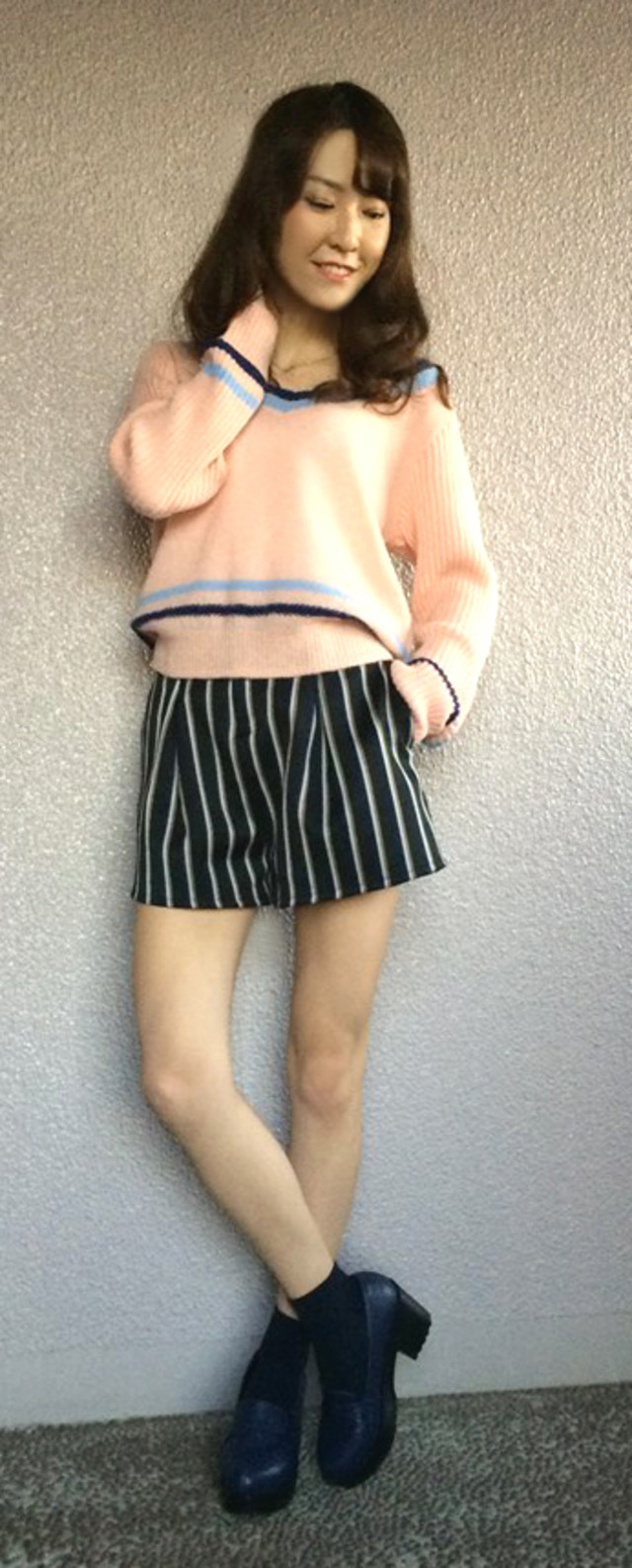 「ショーパン×ストライプ」で"きちんと感"&"ヘルシー"