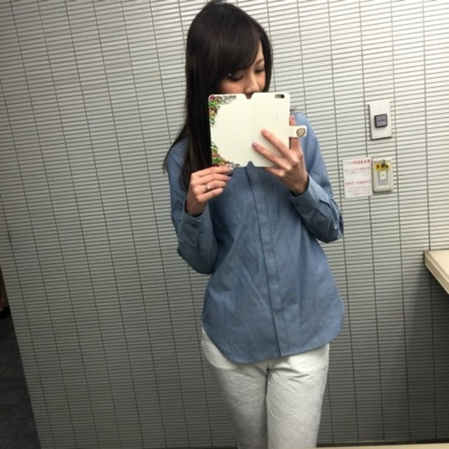 デニム ダンガリーシャツ ワイシャツ オックスフォード X チノパン カラーパンツ スキニー パンツ ホワイトのコーディネート シンプルシャツコーデ Cbk カブキ