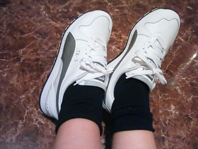 HYKE×adidasのスニーカー