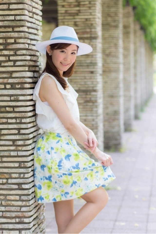 爽やかな夏カラーで作る大人のフェミニンスタイル