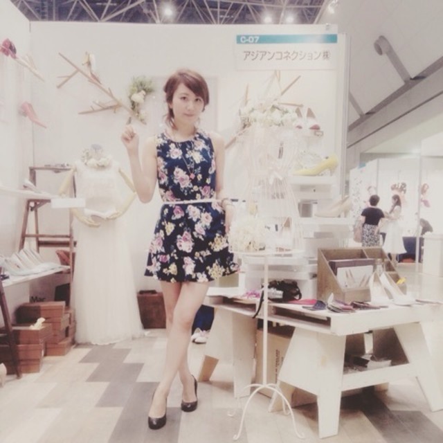 コンサバ おでかけ フェミニン ガーリー 上品 キュート メンズライク 春夏コーデ お姉系 きれい系で使えるネイビー 花柄 ワンピース