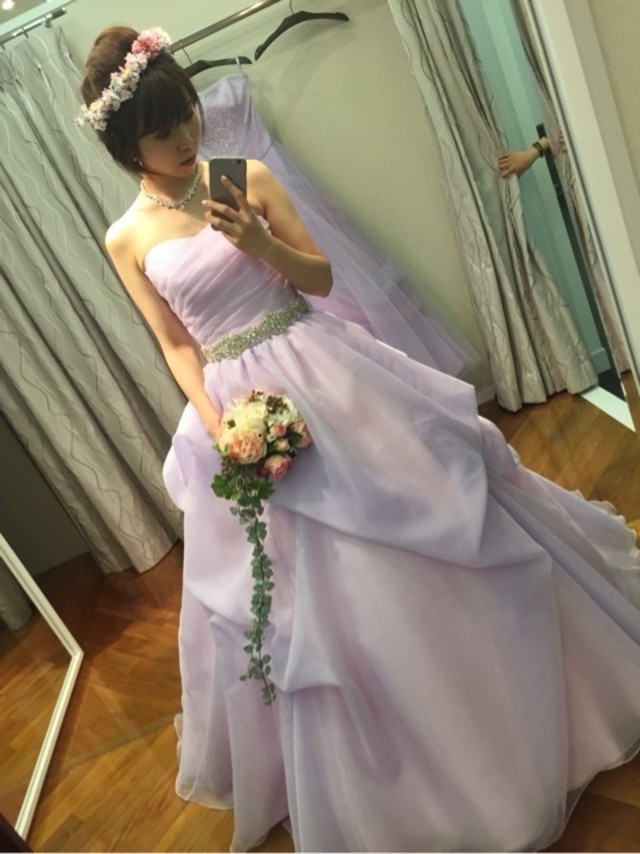 パープル フレア チュール ウェディングドレス チューブトップ X ウェディングブーケ フラワー ホワイト ピンク グリーン X 無地 ベルト パール ホワイト シルバー X 無地 シルバー ホワイト ビジュー ネックレス X 無地 花冠 ホワイト ピンク フラワーのコーディネート