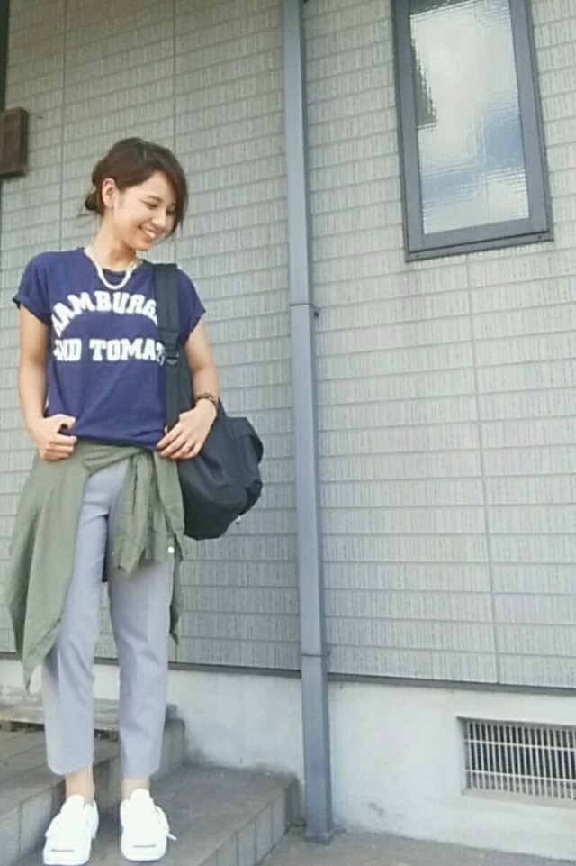 ロゴＴシャツ×シャツでウエストマーク