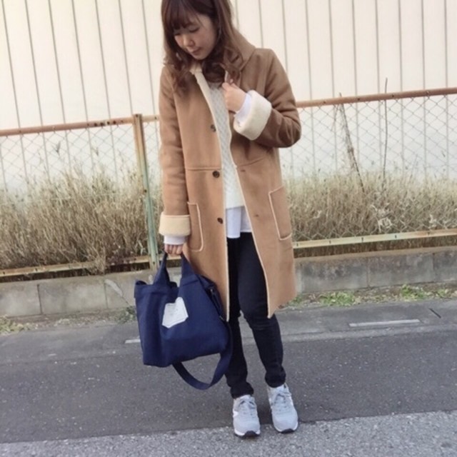 コンサバ カジュアル 秋冬 セレブ ボーイッシュ スニーカーコーデ トレンドmix 甘辛 きれい系で使えるコート キャメル ムートン