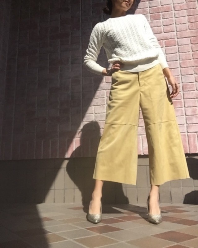 トレンドのガウチョパンツにはパンプスでおしゃれ度UP